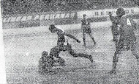 Eladio Reyes aprovecha un servicio de Baylón para abrir el marcador en la noche histórica de los blanquiazules en el nacional.