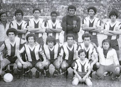 Arriba: Salguero, Gonzáles, Rojas, Gonzáles, Velásquez y Duarte. Abajo: Lazón, Cueto, Sotil, Cubillas y Ravello.