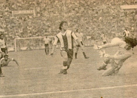 Sobre el final el Cholo Sotil anota el gol que le da el título interregional a Alianza Lima.