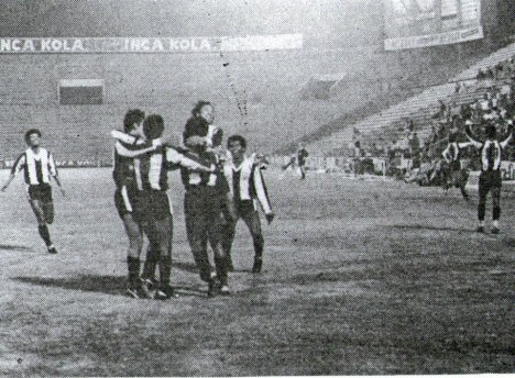 Celebración blanquiazul tras el golazo del "Potrillo" Escobar.