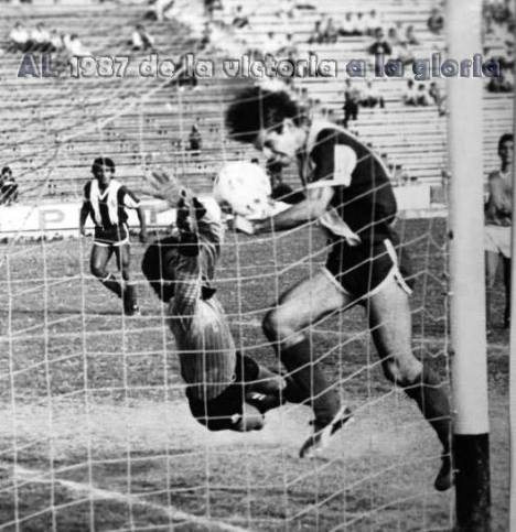 Tomassini anota con la cara.