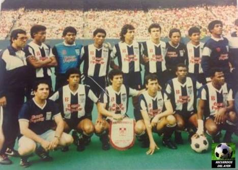 Arriba: Olivares, Purizaga, Zegarra, Quiroz, Reynoso, Hinostroza y Mendoza. Abajo: Altamirano, Cueto, Pinto, Alguedas y Reyes.