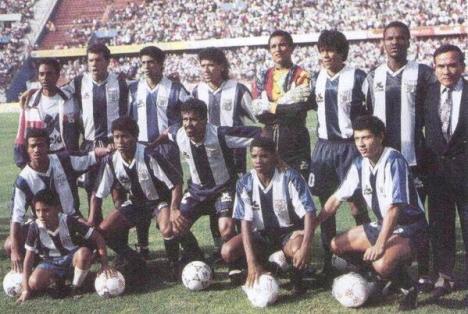 Arriba: Valencia, Soto, Ruiz, Rodríguez, Valencia y