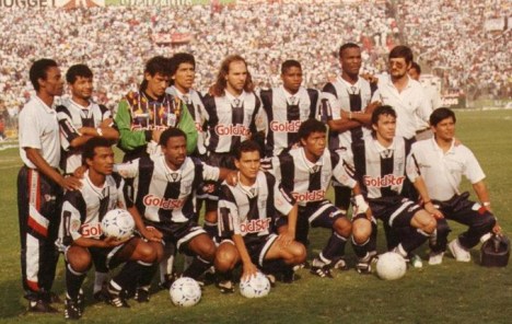 Arriba: Espinoza, Ruiz, Sozzani, Muchotrigo y Kanko. Abajo: Waldir, Basombrío, 