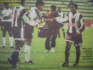 Cubillas saliendo del campo.