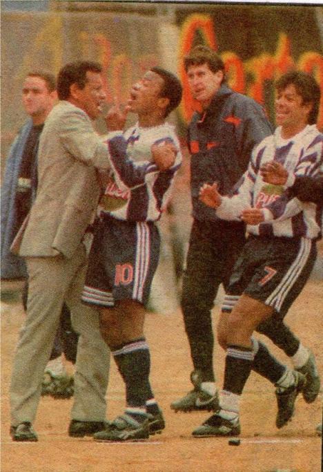 Celebración del gol de Waldir.