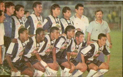 Arriba: Battaglia, Ruiz, Baylón, Bazalar e Hinostroza. Abajo: Basombrío, Asprilla, Chévez, Yáñez y Salazar.