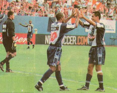 Waldir anotó un doblete