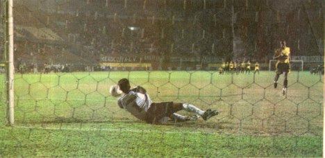 Roverano atajo el penal de Ayoví y le da la clasificación a Alianza.