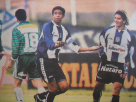 Pepe Soto anota el primer gol para Alianza Lima.