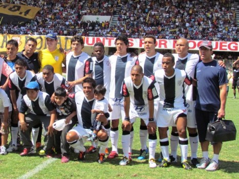 Arriba: Forsyth, Ovelar, Montaño, Vílchez, Fleitas y Solís. Abajo: Hurtado, Bazán, Prado, Gonzáles y Trujillo.  (Foto: La Prensa Regional de Moquegua)
