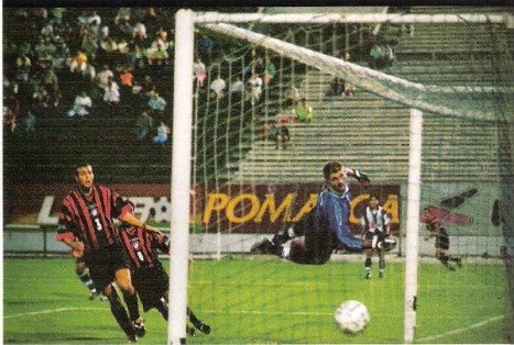 Primer gol del Atlético Paranaense.