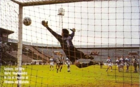 Gol de Marquinho de tiro libre.