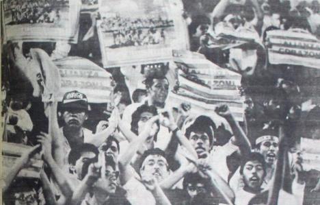 Hinchas recorddando a los potrillos