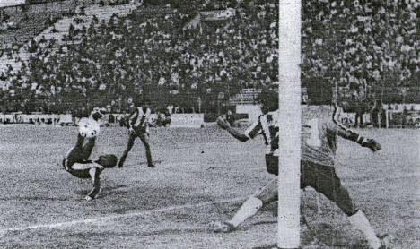 Golazo de chalaca del Potrillo Escobar.