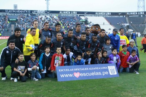 Alianza Lima terminó con la racha de no poder ganarle al Aurich.