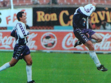 Rosales celebrando el tercer gol aliancista.