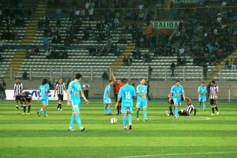 Momento de la expulsión de Cazulo (Foto: Dechalaca).