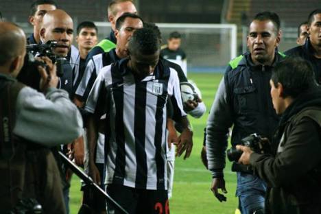 Yordy Reyna se despidió de la hinchada (Foto: Dechalaca).