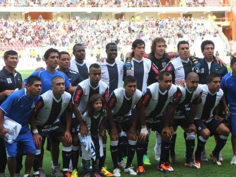 Arriba: Villamarín, Ramos, Ovelar, Libman y Fleitas. Abajo: Viza, Trujillo, Hurtado, Quinteros, Gonzáles y Prado. (Foto: Terra.com)