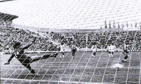 Ravello anota de penal.