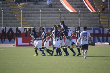 Celebración del primer gol Aliancista. (Fuente:  Diario de Chimbote)