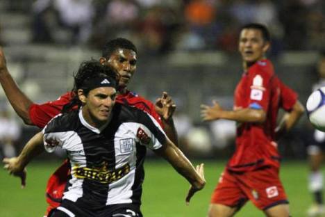 Zlatan Fernández anotó el primer gol del partido.