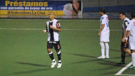 Junior Viza autor del primer tanto.