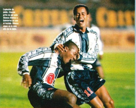 Chacón anota el gol del triunfo al último minuto.