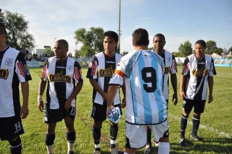 Primer amistoso en Argentina.