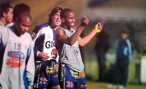 Farfán celebrando su gol.