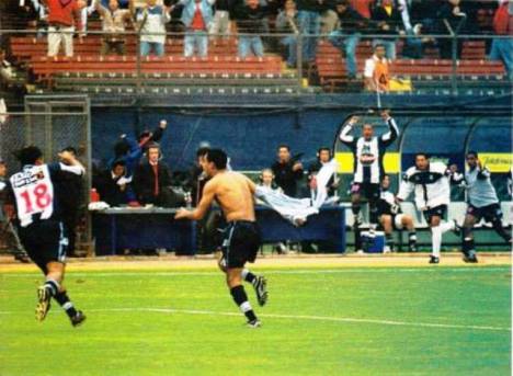 Henry Quinteros celebrando el primer gol aliancista.