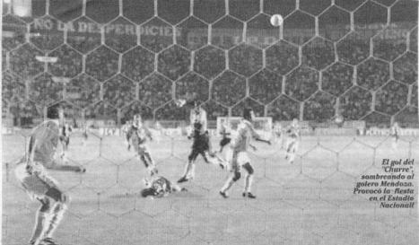 Hinostroza anotando el primer gol de Alianza Lima.