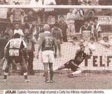 Roverano atajando el penal a Carty.