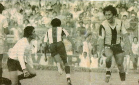 Luego de una pared muy típica de Alianza, Freddy Ravello vence a Eusebio Acazuzo y decreta el 2-1 definitivo de "Los Íntimos", "El Cholo" Sotil sale gritando el gol luego de realizar la combinación con el autor del gol.