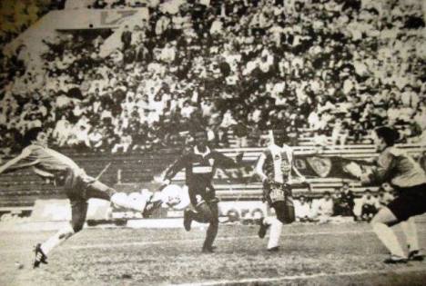 Alianza Lima ganó con goles de peluquita Saavedra y Waldir Sáenz.