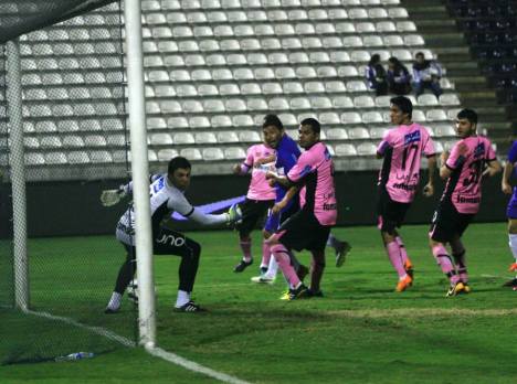 Momento del gol de Trujillo (Foto: Dechalaca.com).