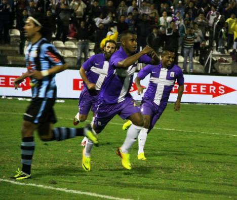 Trujillo festejando el gol de la victoria. (Foto: Dechalaca.com)