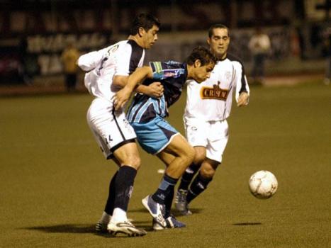 Orejuela enfrentandose a Aparicio y Ciurlizza.