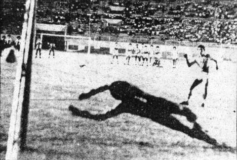 Caico ataja el último penal y le da el triunfo a Alianza Lima.
