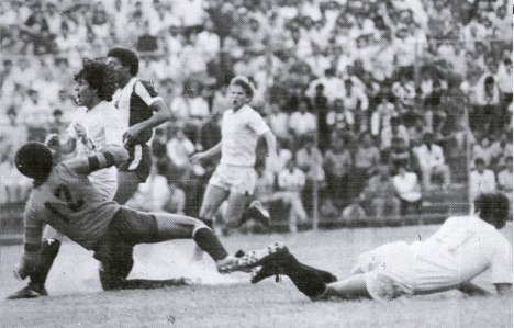 Miguel Seminaro aprovecha un esforzado servicio de Juan Carlos Oblitas para vencer a 