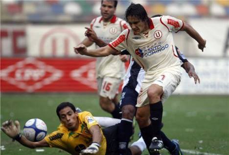 Universitario sobre el final pudo voltear el partido.