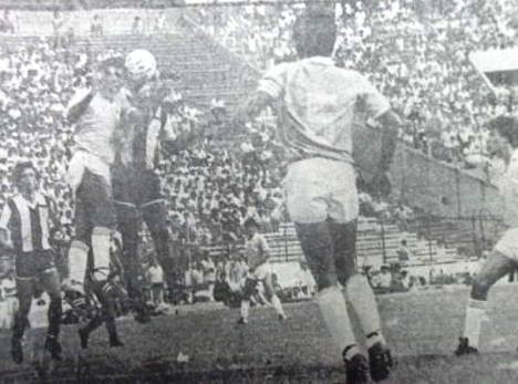 Alianza Lima con 9 jugadores perdió el partido.