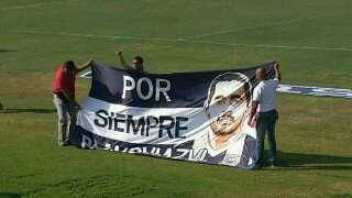 Homenaje a Marko Ciurlizza antes de inciar el partido.