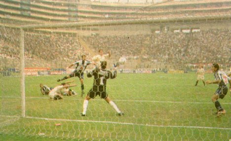 Martín Vilallonga anota el único gol del partido.