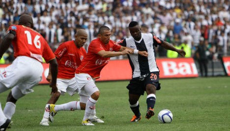 Montaño se fue expulsado por agresión a Ciciliano.