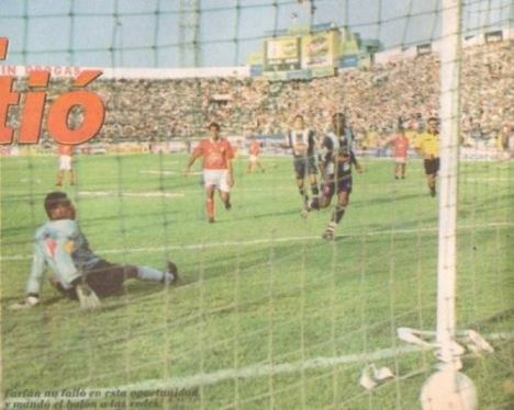 Farfán pone el tercer gol y le da el triunfo a Alianza Lima.