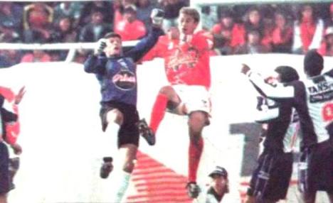 Roverano le dio seguirdad al arco blanquiazul.