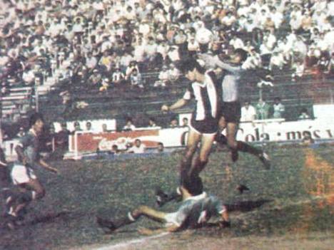 Tomassini anota el primer gol.