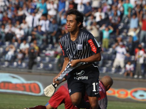 Arroé  anota su primer gol en el torneo.